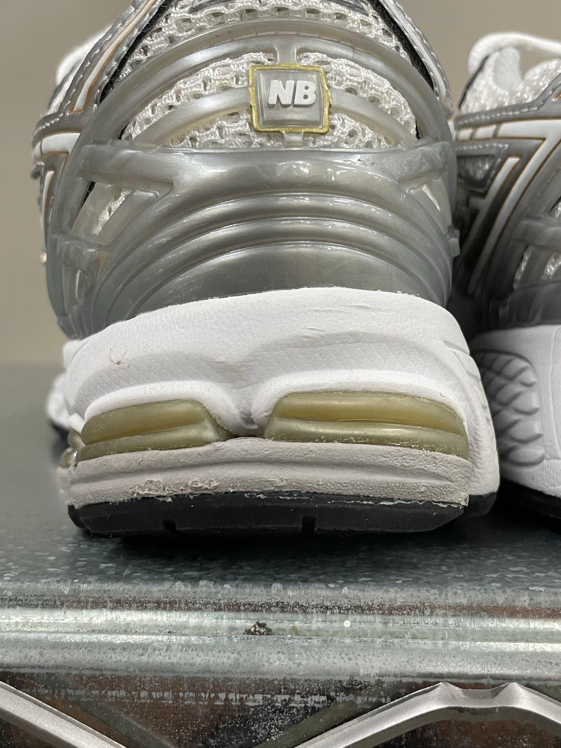 뉴발란스 1906R 화이트 메탈릭 실버 245 상품이미지9