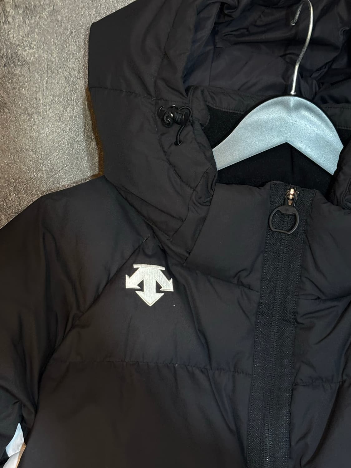 데상트 롱패딩 블랙  상품이미지4