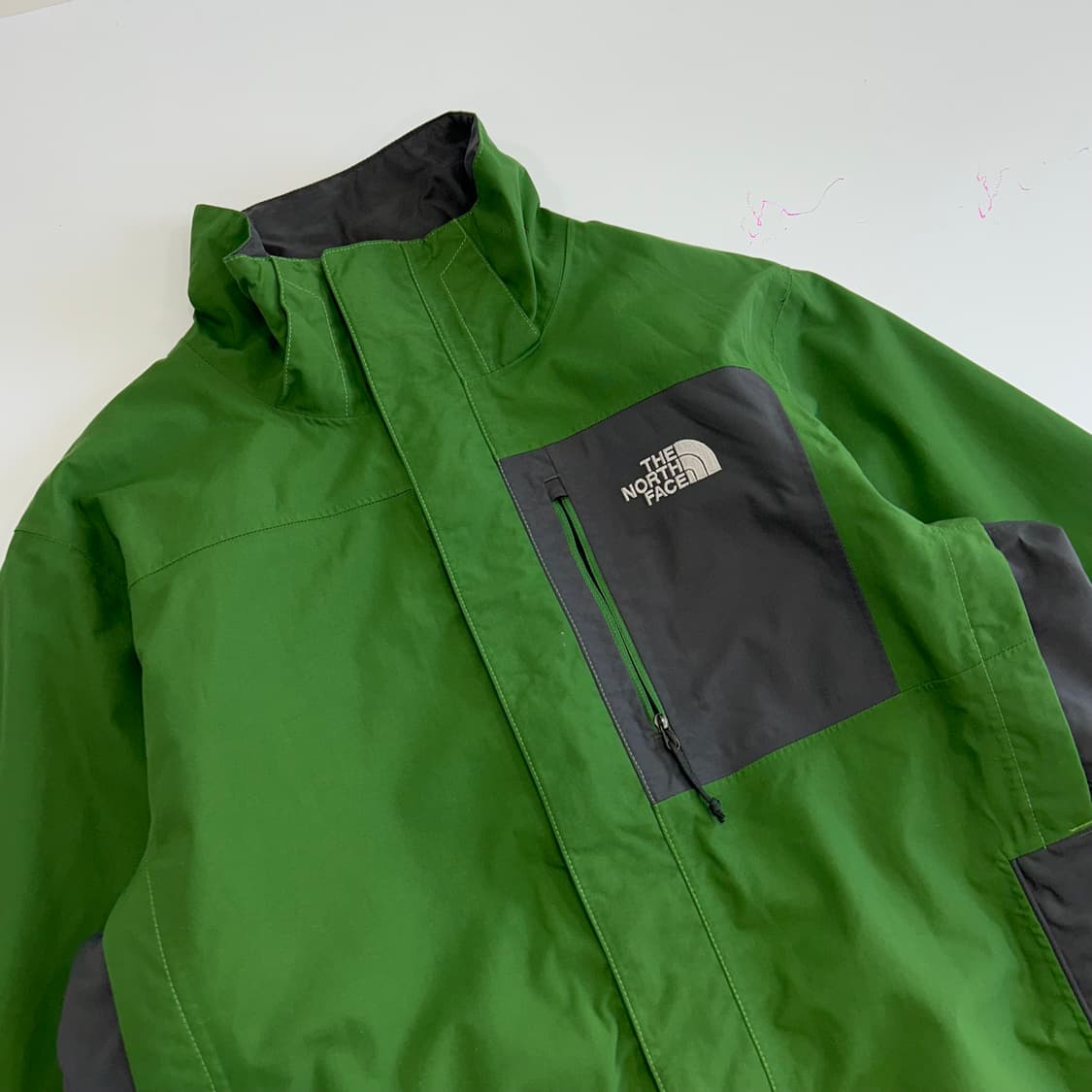 The north face 노스페이스 그레이 그린 배색 바람막이 상품이미지4