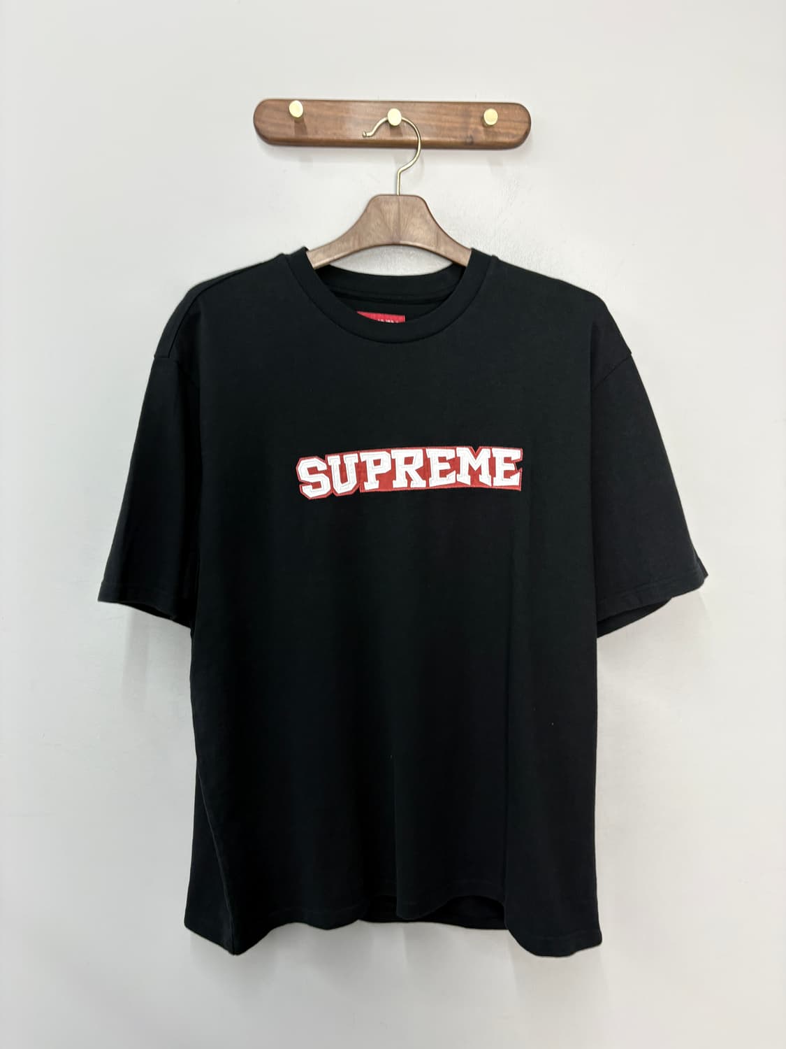 슈프림 사틴 아플리케 숏슬리브 탑 블랙 반팔 A3779 상품이미지2