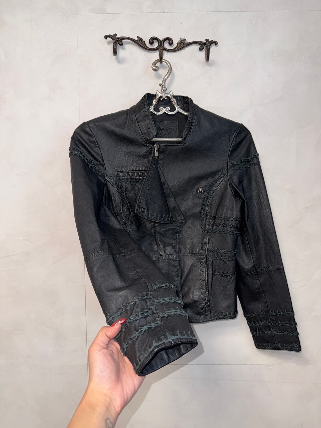Black stitch ruffle lapel leather jacket 상품이미지3