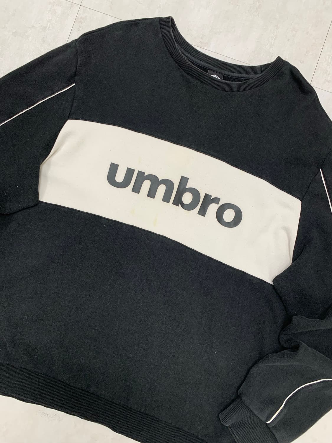 Umbro 블랙 맨투맨 #717 상품이미지2
