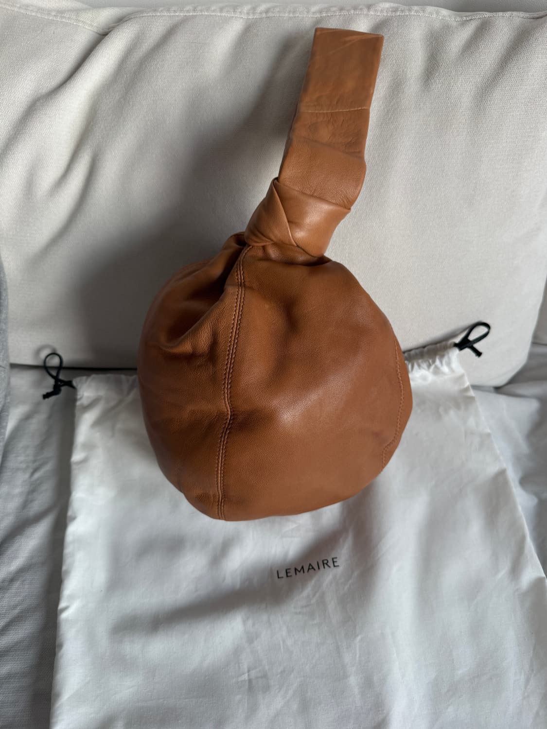 르메르 가죽볼백 토바코 상품이미지1