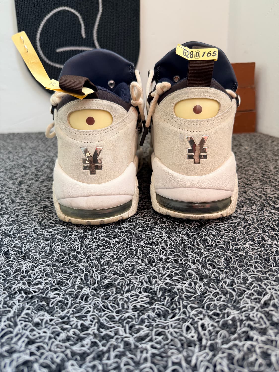 나이키 에어 모어 머니(Nike Air More Money)  상품이미지3