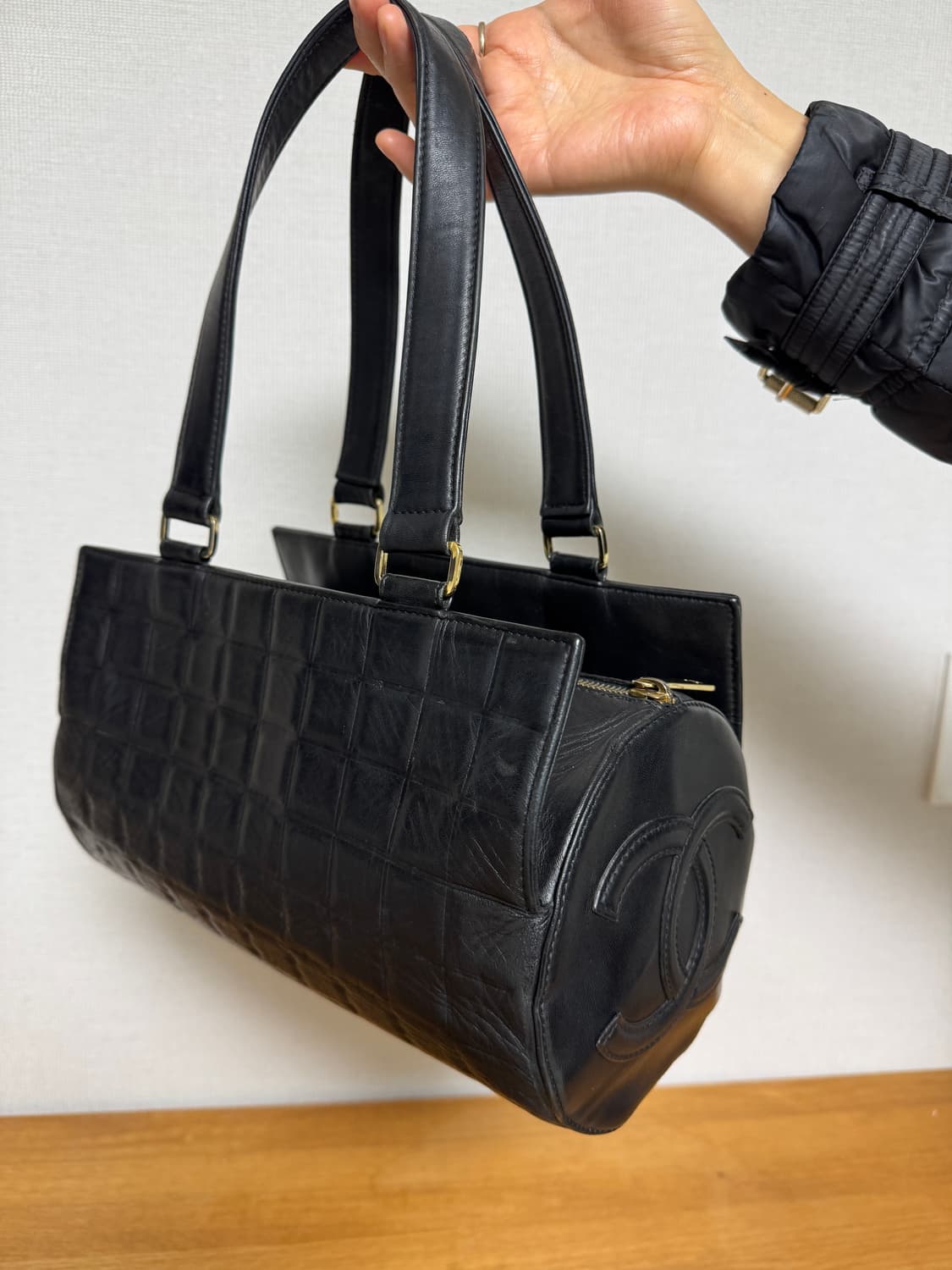 샤넬 CC로고 초코바 원통 토트백 상품이미지6