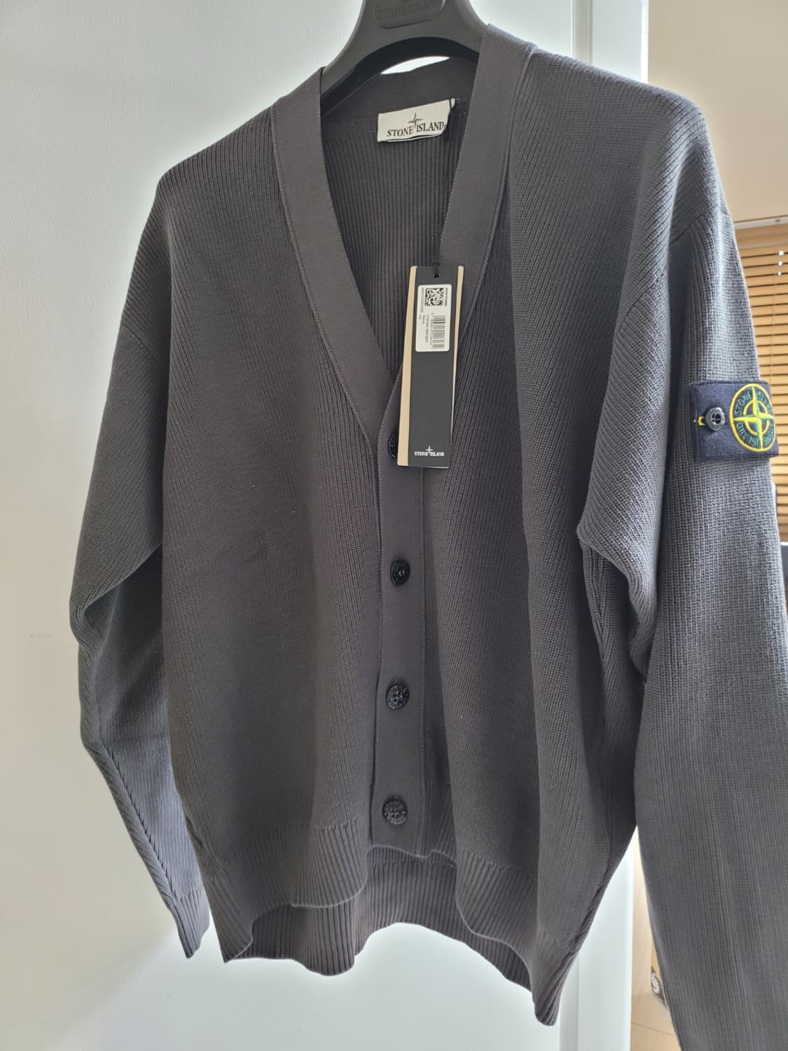 새상품] 클래식의 진화, 26SS 스톤아일랜드 오가닉 코튼 가디건 그레이 상품이미지2