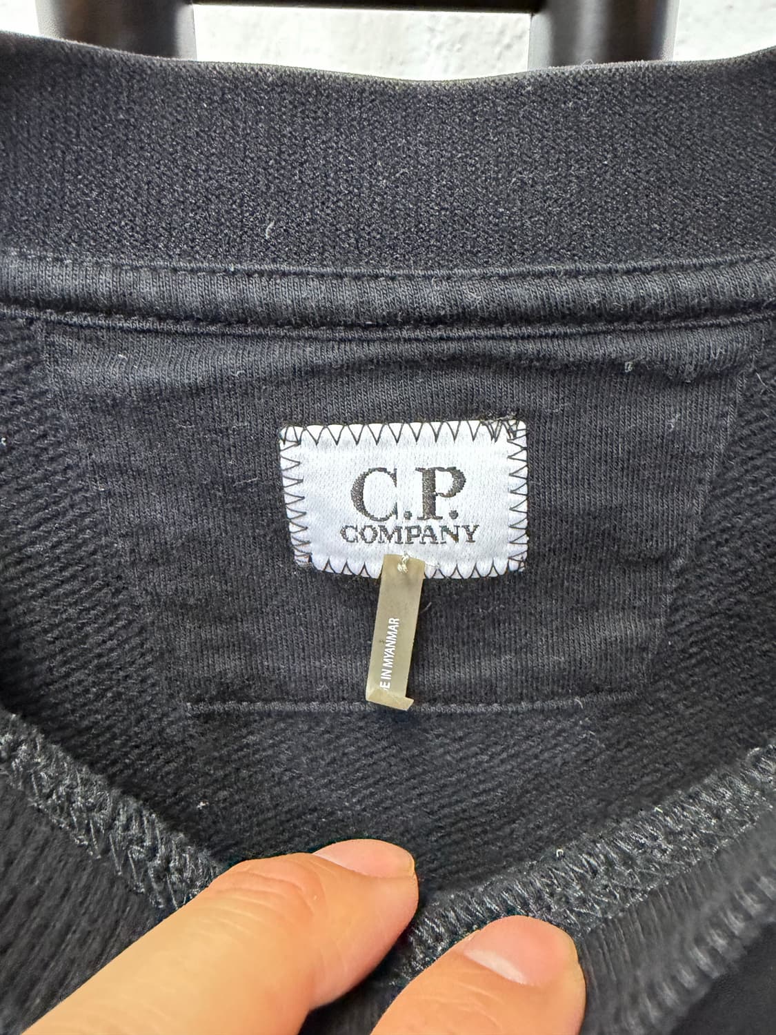 정품) CP컴퍼니 블랙 렌즈 맨투맨 XL 상품이미지7