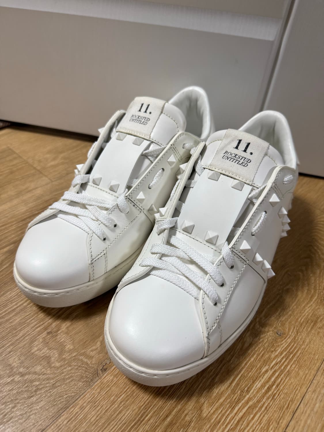 발렌티노 락스터드 언타이틀드 스니커즈 41 상품이미지2