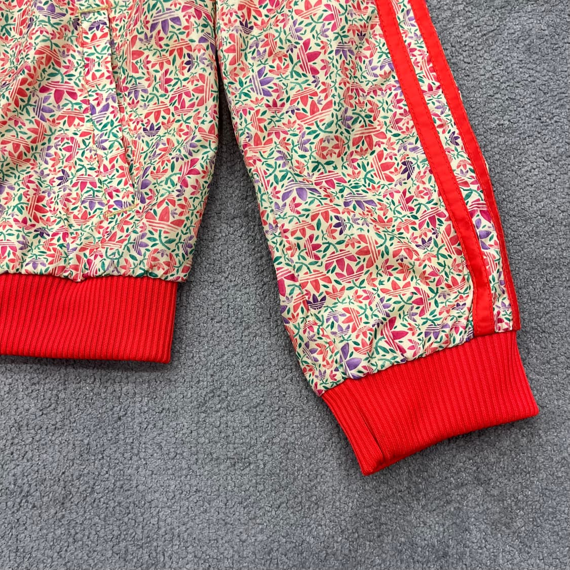 67 아디다스 플라워 바람막이 자켓 상품이미지3