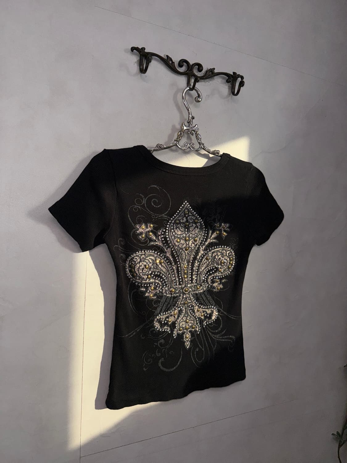 Black bold stud cross half t  상품이미지3