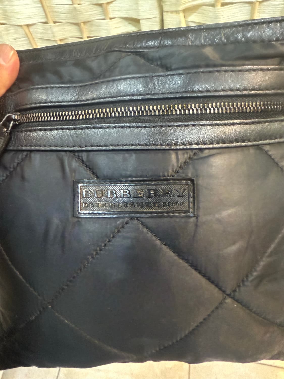 정품 버버리 퀄팅 크로스백 팝니다 상품이미지2