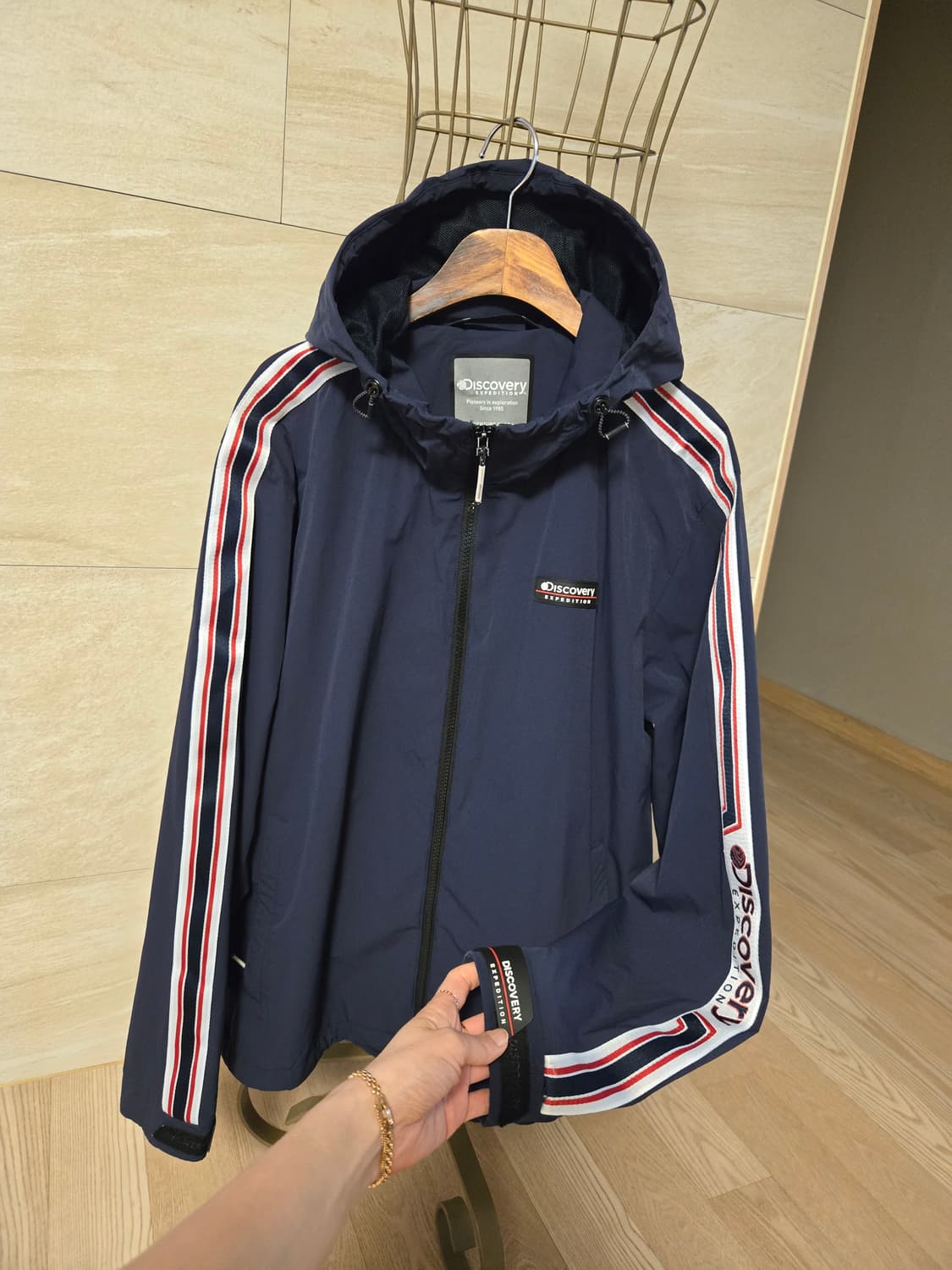 [105] 디스커버리 남성 후드 바람막이 자켓 상품이미지3
