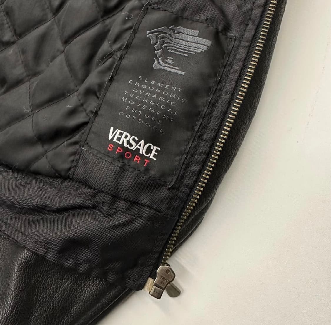 베르사체 스포츠 디테일 레더 디테일 바이커 자켓 상품이미지4