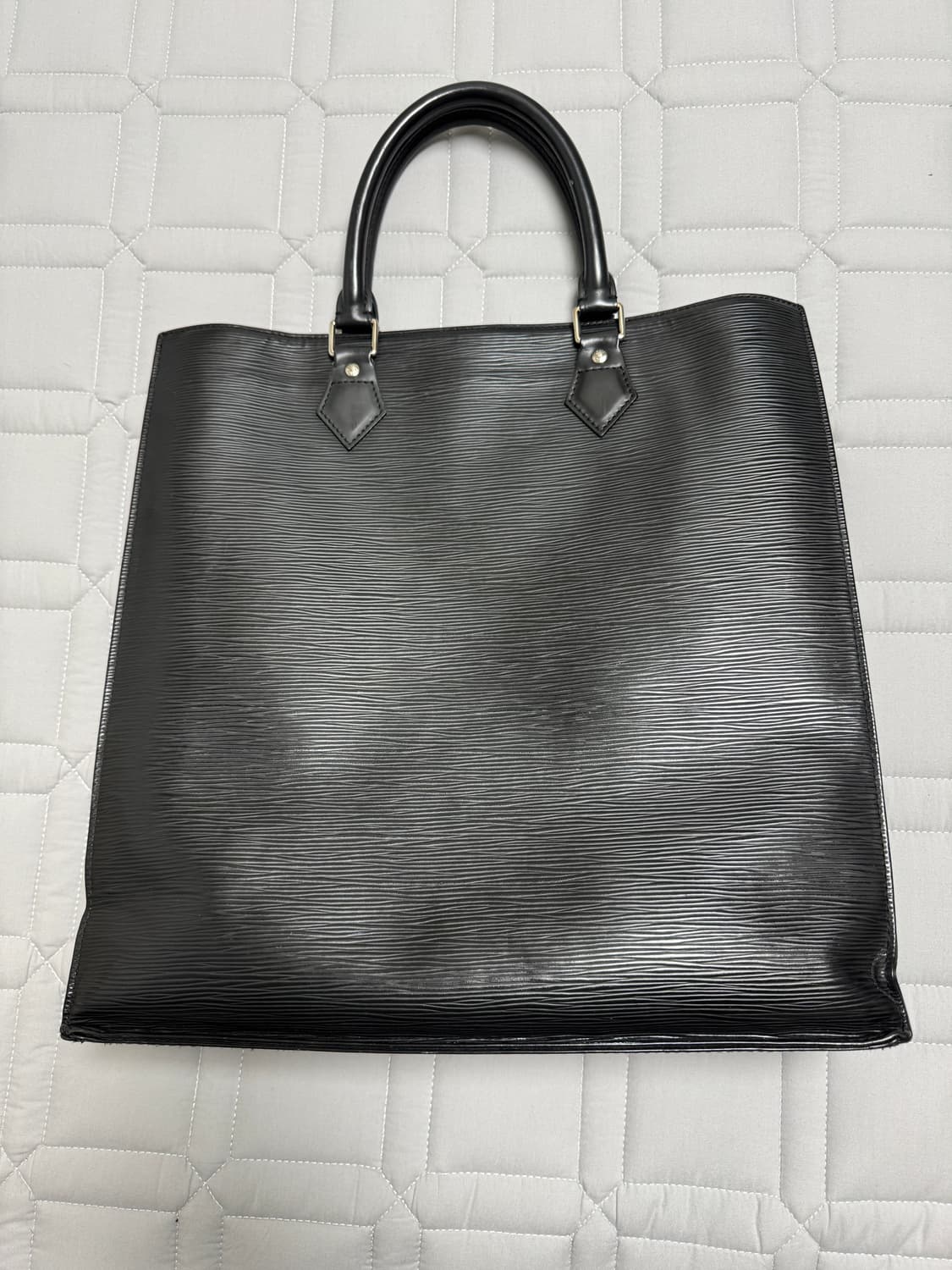 루이비통 에삐 삭플라 토트백 블랙 상품이미지4