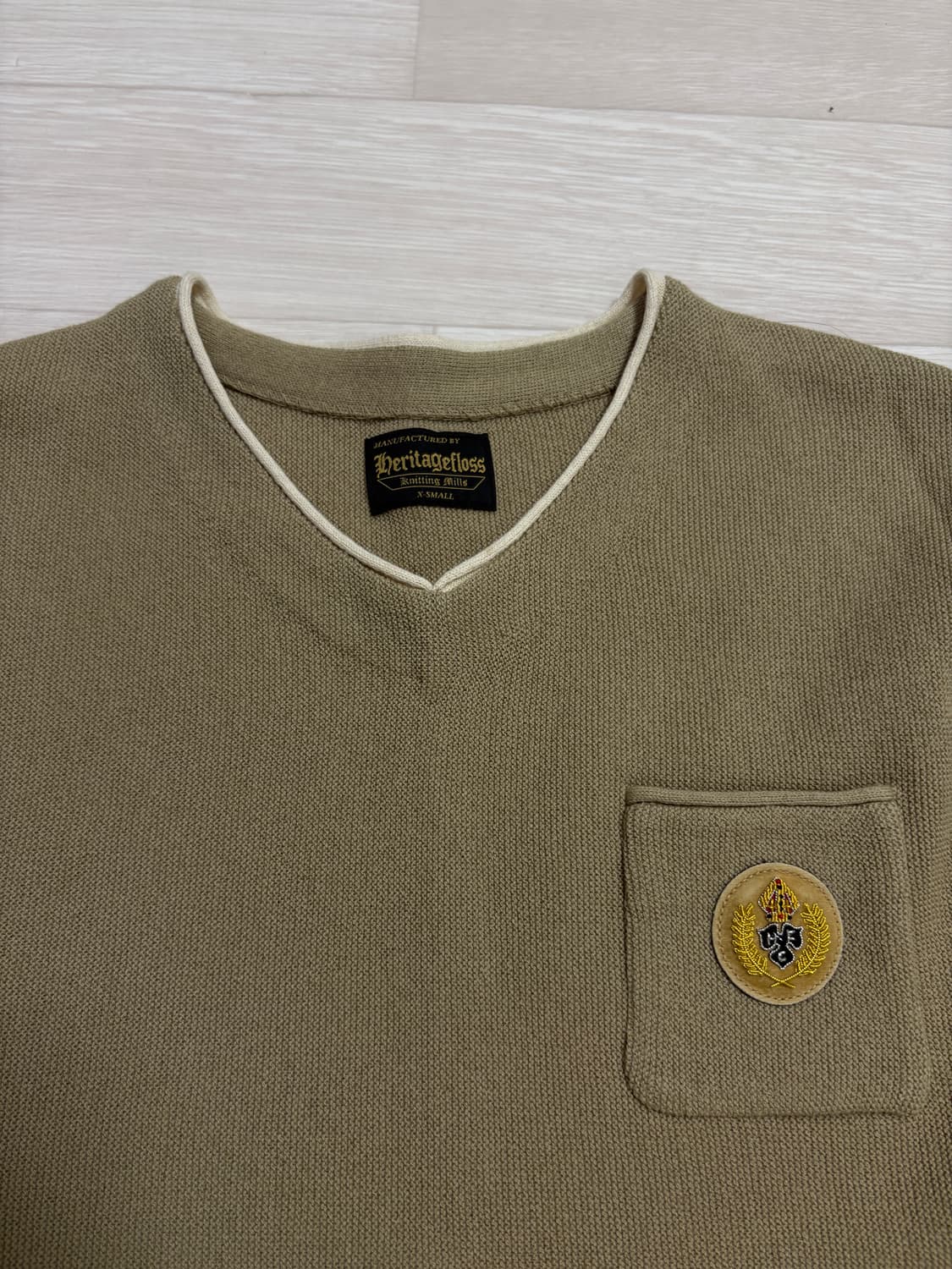 헤리티지 플로스 WAPPEN MERINO WOOL V-NECK Beige 상품이미지4