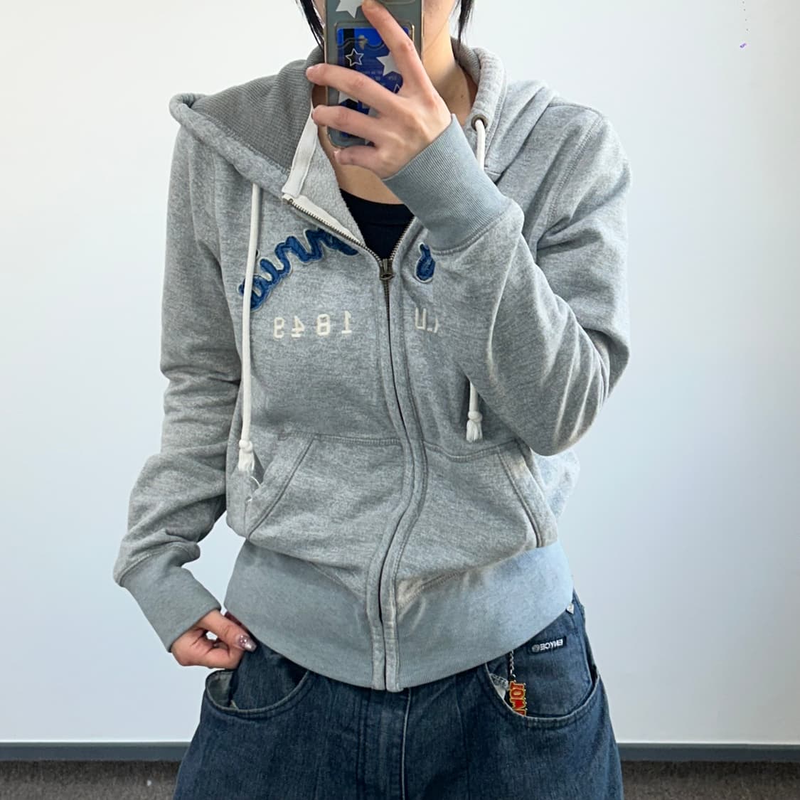 Who.A.U 후아유 블루 레터링 그레이 후드집업 상품이미지2