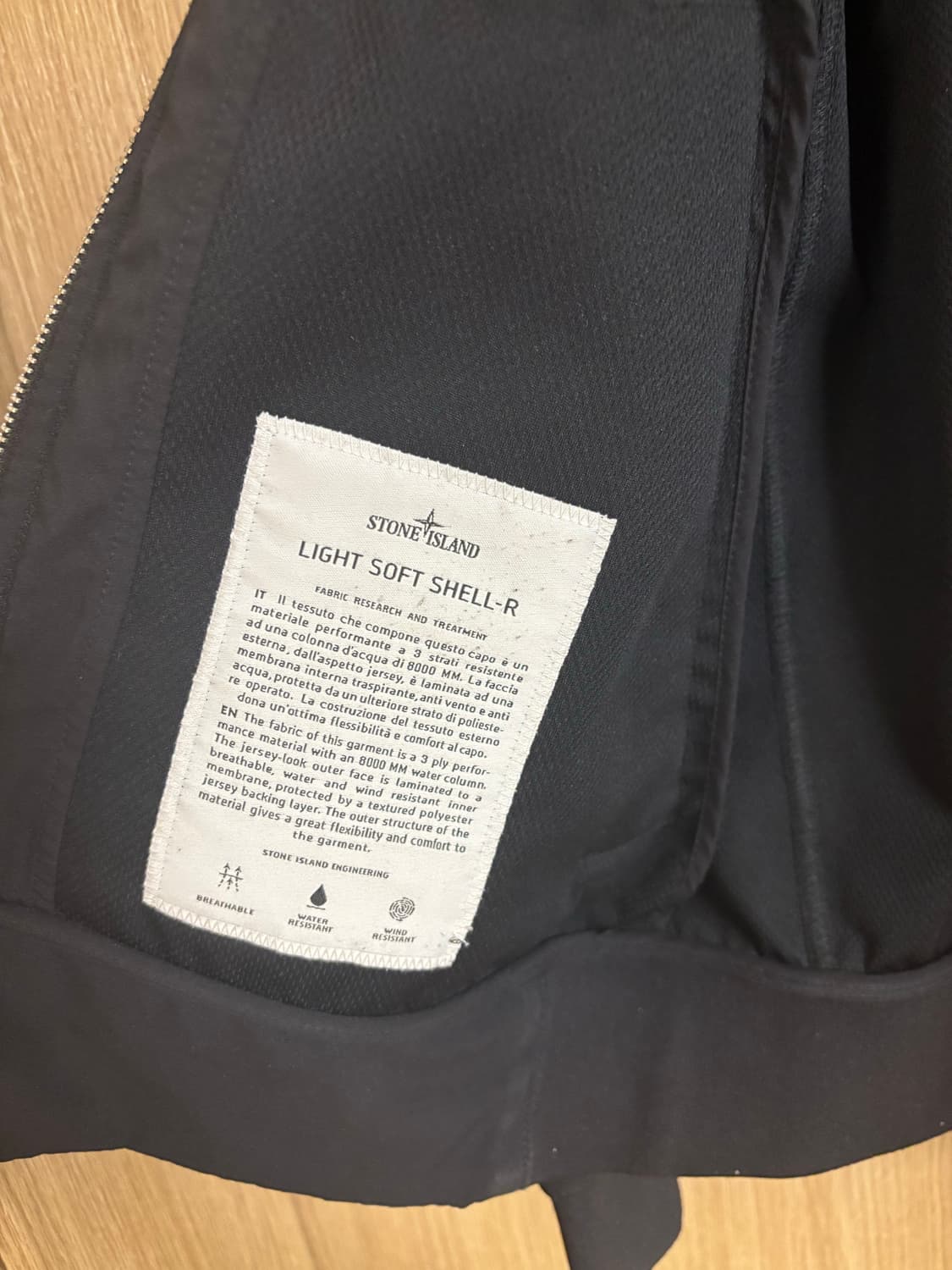스톤아일랜드 라이트 소프트쉘 블랙 m 상품이미지4