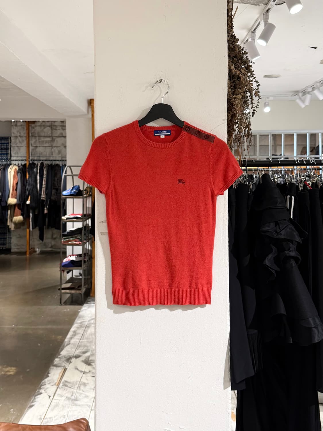 버버리 블루라벨 레드 로고 자수 하프 슬리브 니트 상품이미지1