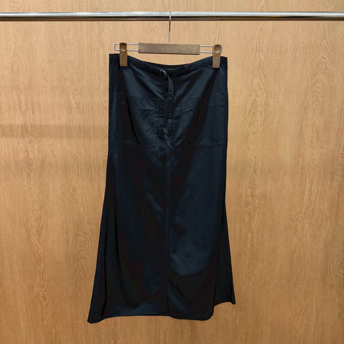 드리스 반 노튼 롱 스커트 이너 스트링 패치 포켓 디테일 블랙 상품이미지2