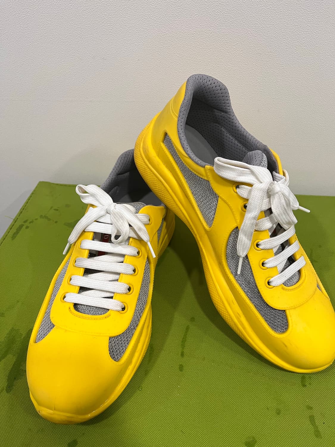 프라다 아메리카컵 옐로우 상품이미지1