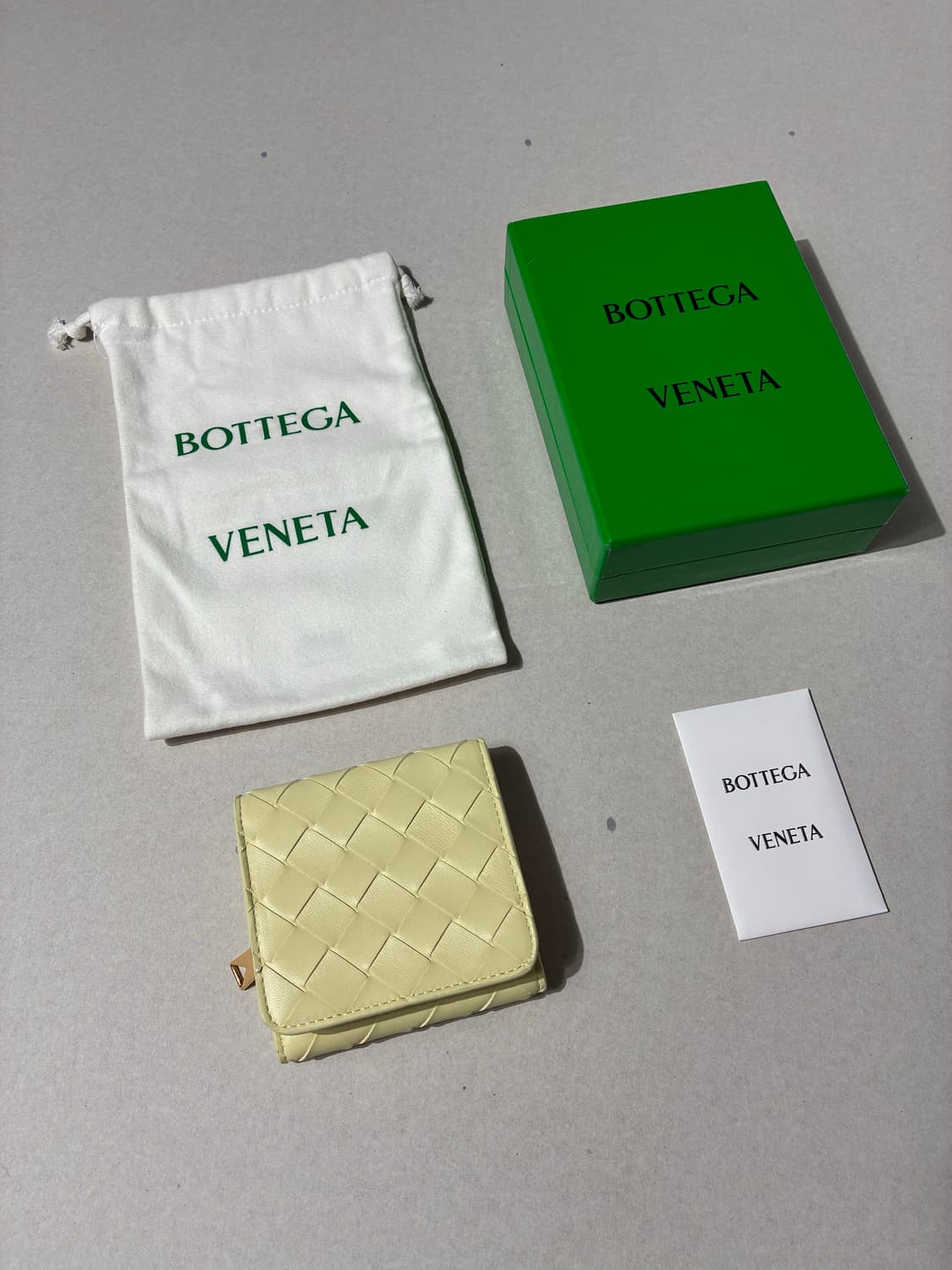 보테가 베네타 인트레치아토 트리폴드 지갑 라임컬러 상품이미지1