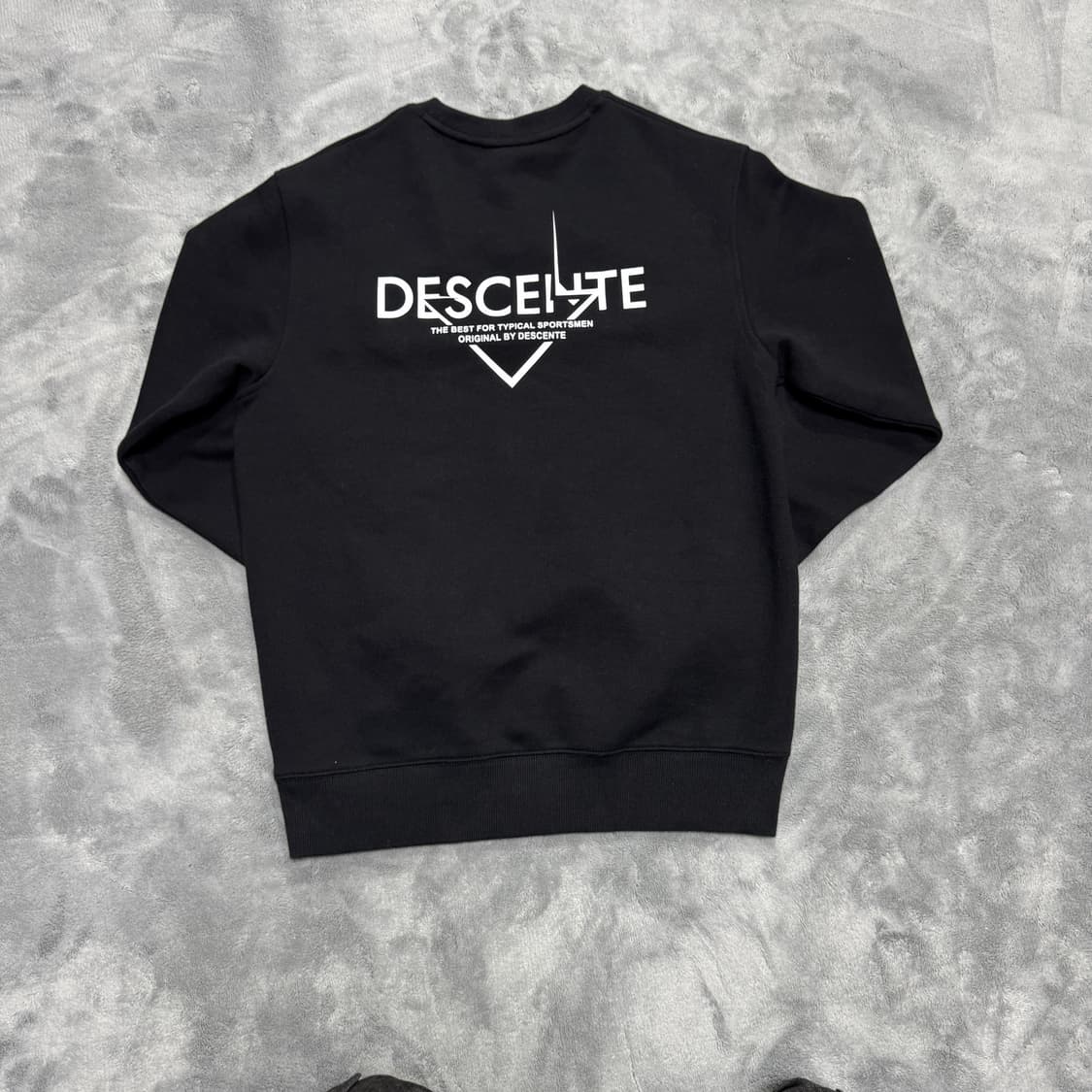 데상트 맨투맨 상품이미지1