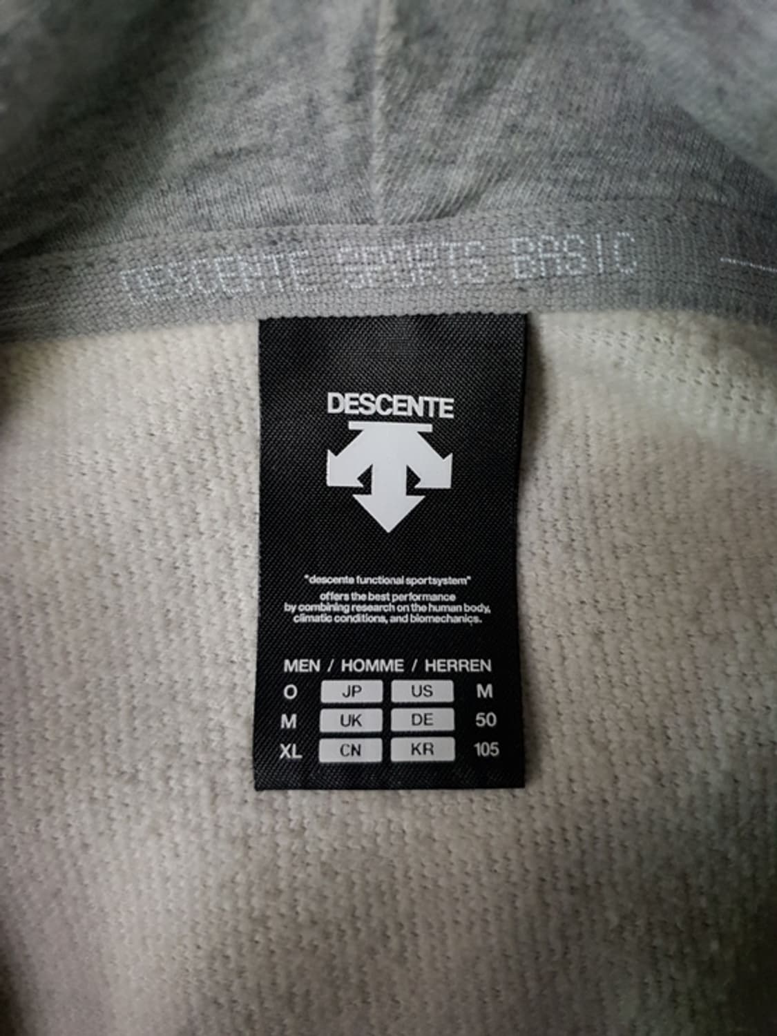 데상트 남성 후드티 그레이 상품이미지5