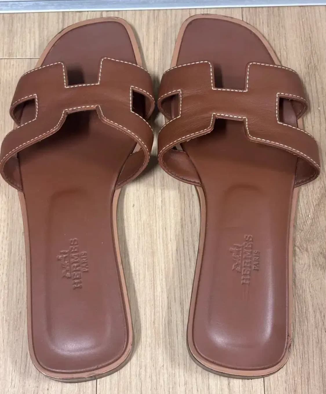 에르메스 오란 슬리퍼 골드 35.5(225) 상품이미지1