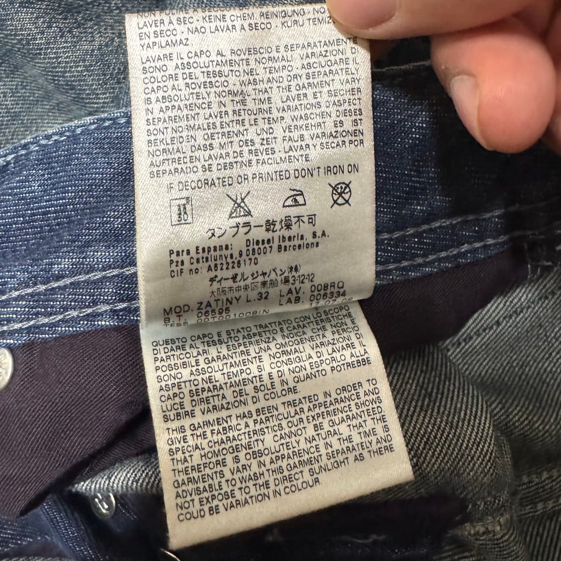 디젤 자티니 플레어 스크래치 워싱 세미 부츠컷 데님팬츠 상품이미지9