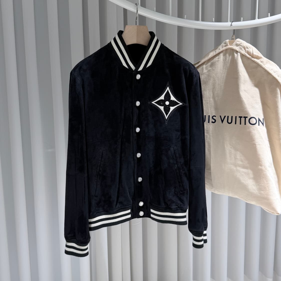 (A+/48) / 루이비통 엠벨리시드 램스킨 보머 블루종 상품이미지3
