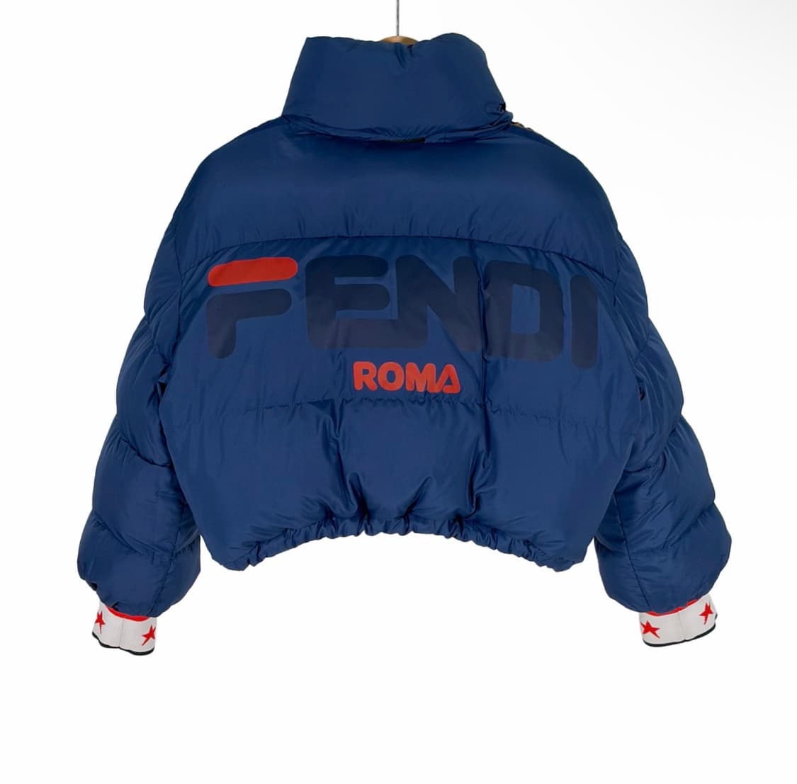 [S] 펜디 x 휠라 여성 모노그램 리버시블 로고 크롭 푸퍼 숏패딩 자켓 상품이미지1