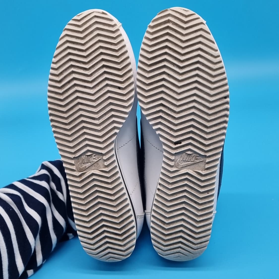 나이키 코르테즈 흰검 여성운동화235  상품이미지3