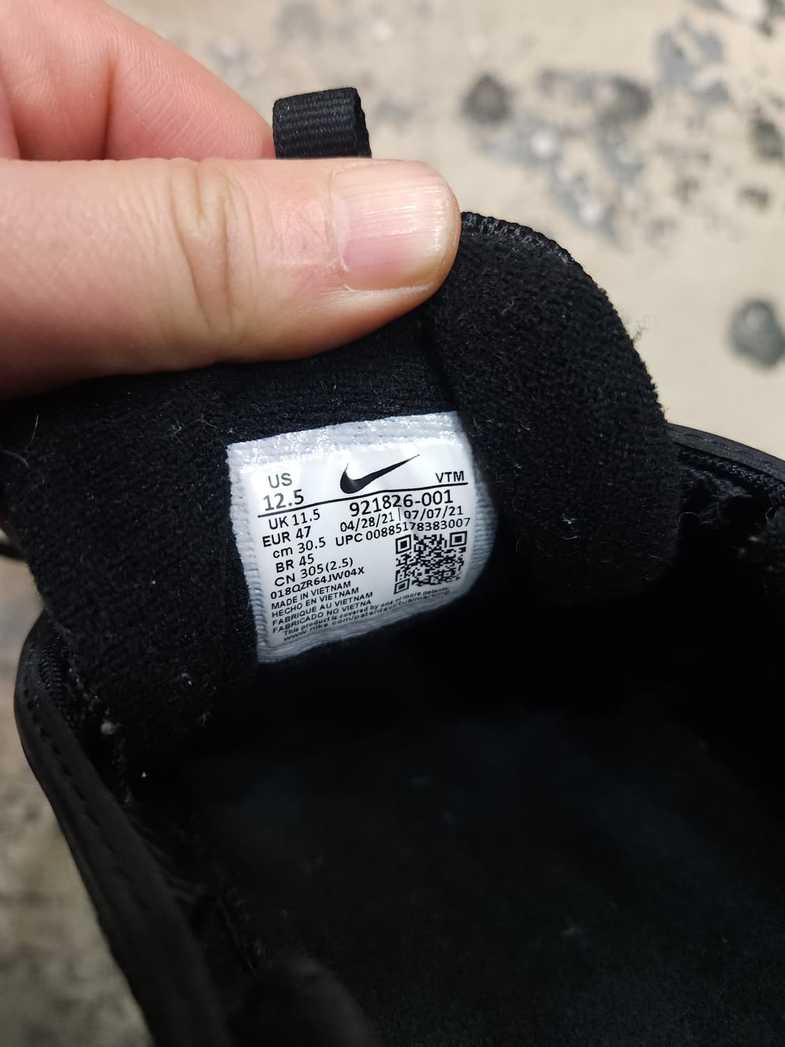 나이키 에어맥스97 블랙 화이트 305mm

 상품이미지9