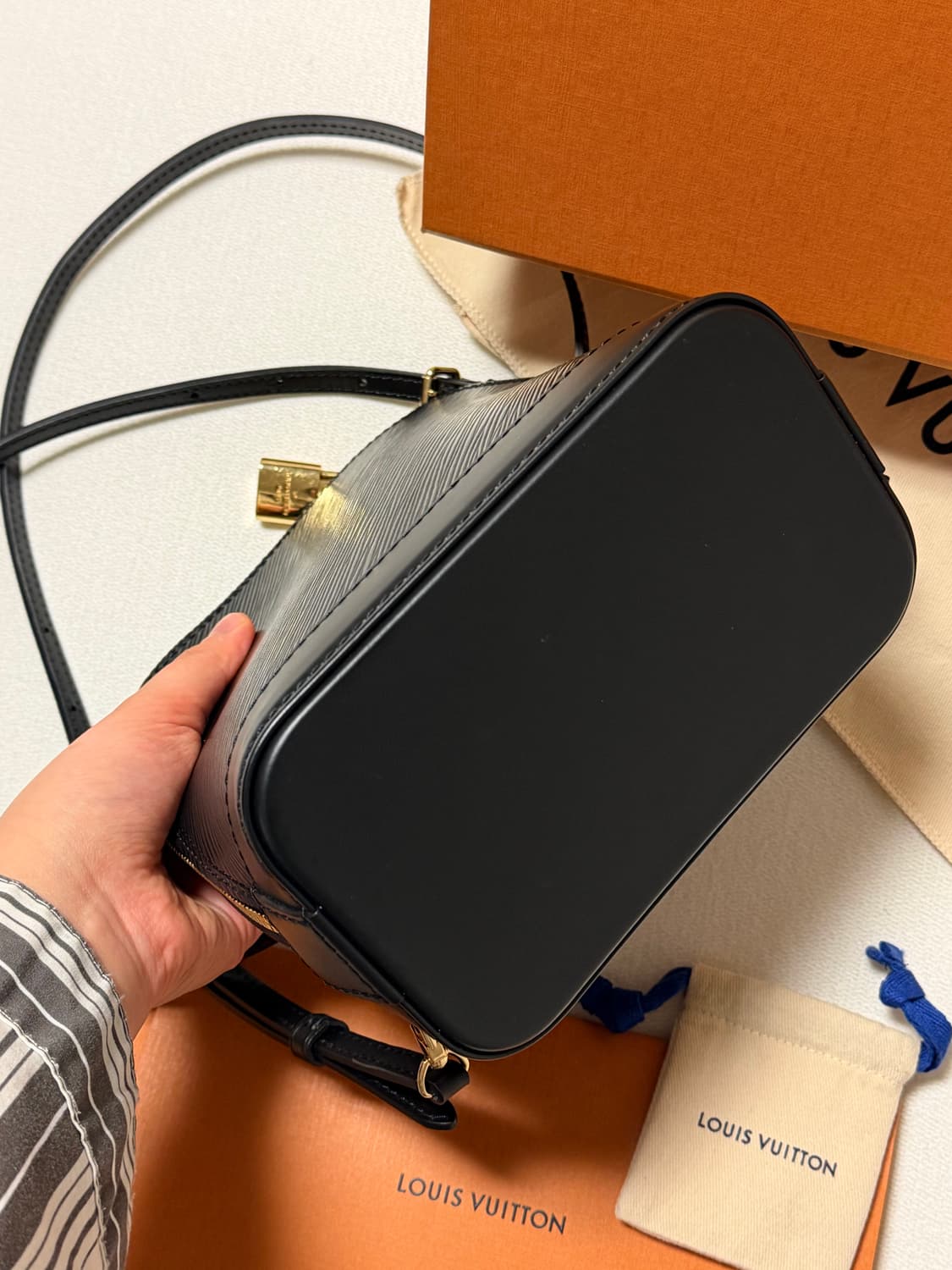 루이비통 알마 백팩 (에피 블랙) 상품이미지4