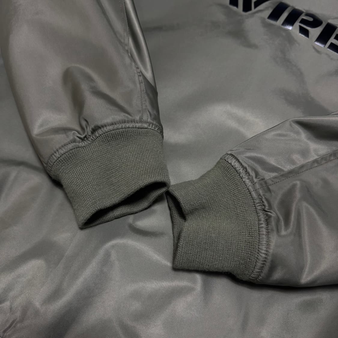 아비렉스 올리브컬러 나일론 후면 스펠아웃 로고 A-1 플라이트 자켓 상품이미지5