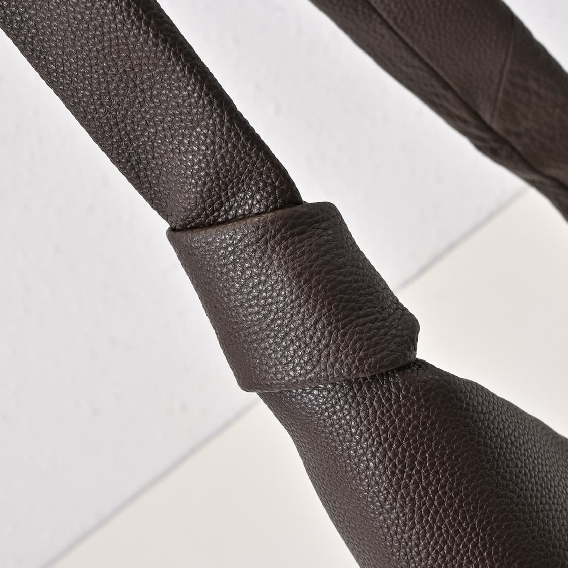 르메르 스몰 크루아상 백 소프트 나파 레더 다크 초콜릿 상품이미지5