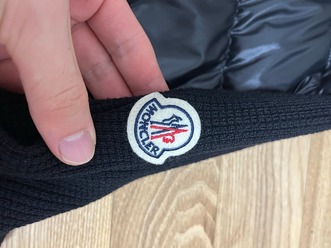 몽클레어 유광 니트패딩 신상 L사이즈 급처분 상품이미지2