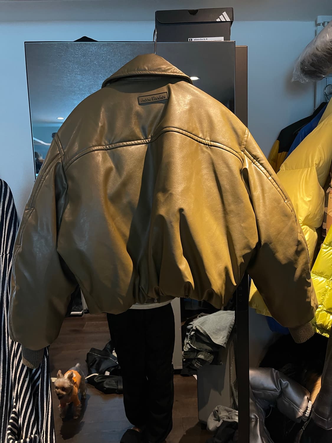 아크네 에코레더패딩 상품이미지5