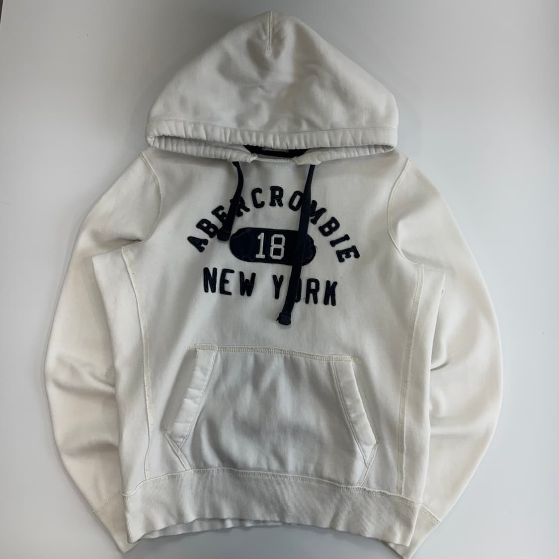 Abercrombie 아베크롬비 스펠아웃로고 화이트 후드티 상품이미지3