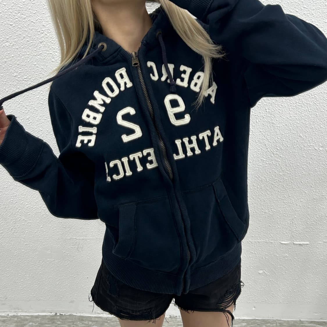 아베크롬비 센터로고 네이비 후드집업 L 상품이미지1