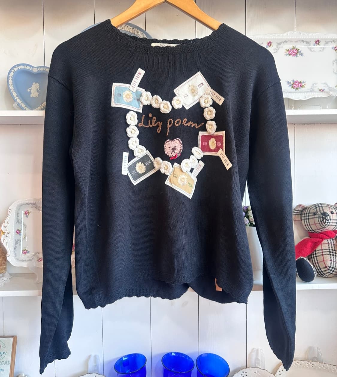 Lily Poem 블랙 자수 니트 상품이미지1