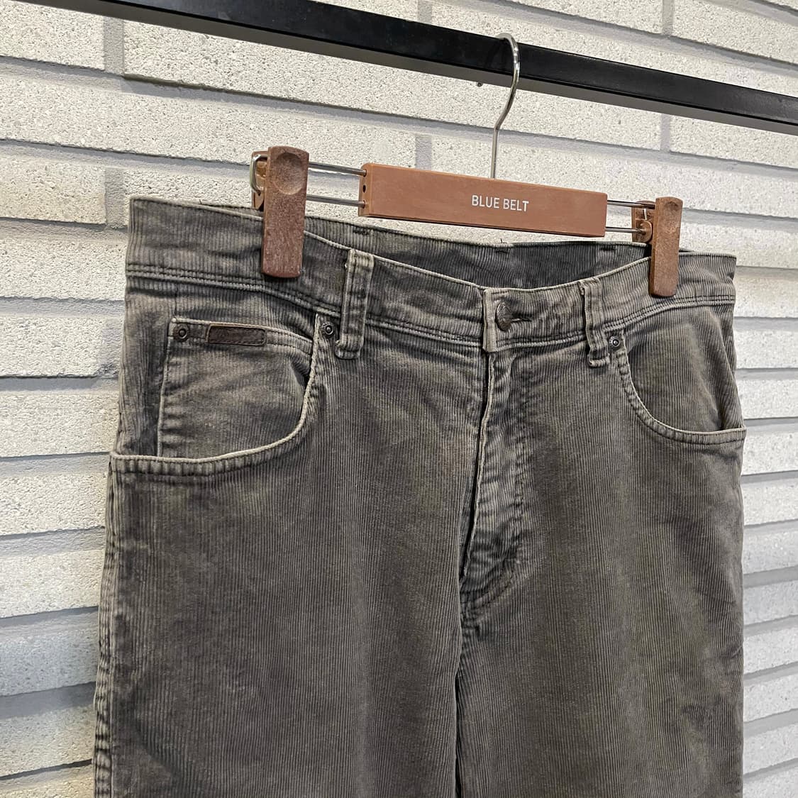 Wrangler 랭글러 코듀로이 팬츠 일자펫 백 로고 디테일 그레이 상품이미지4