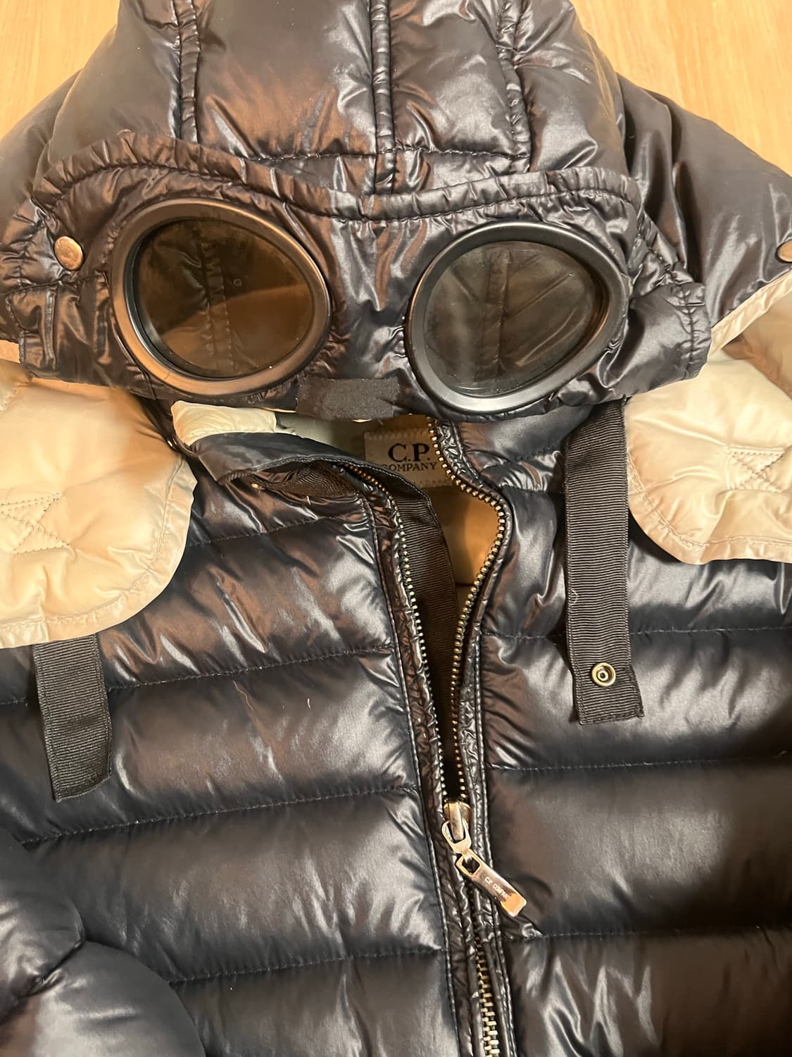 Cp컴퍼니 고글경량패딩 상품이미지3