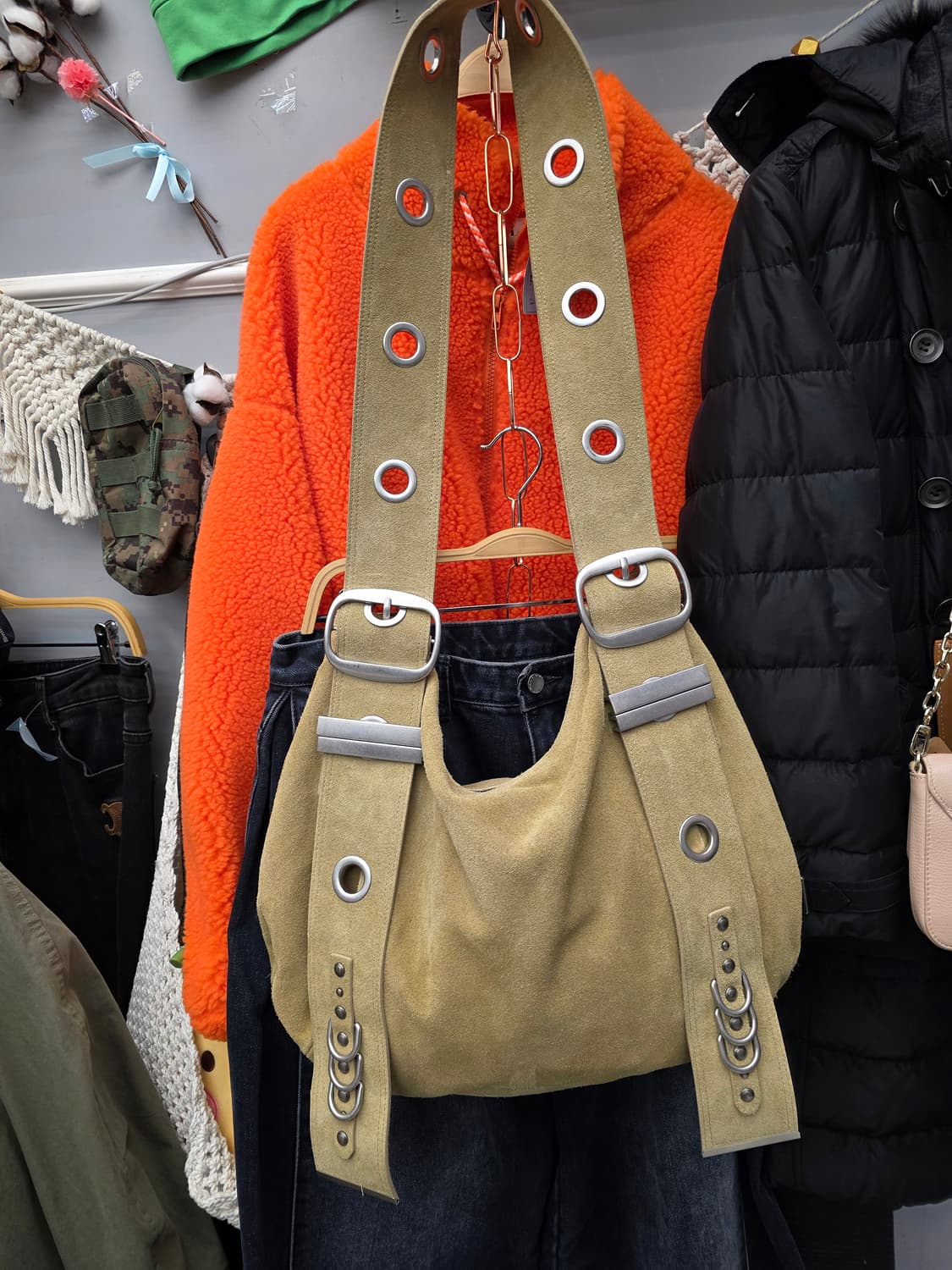 베이컨트 아카이브 VACANT ARCHIVE 벨라 와이드 스트랩 호보백 상품이미지1