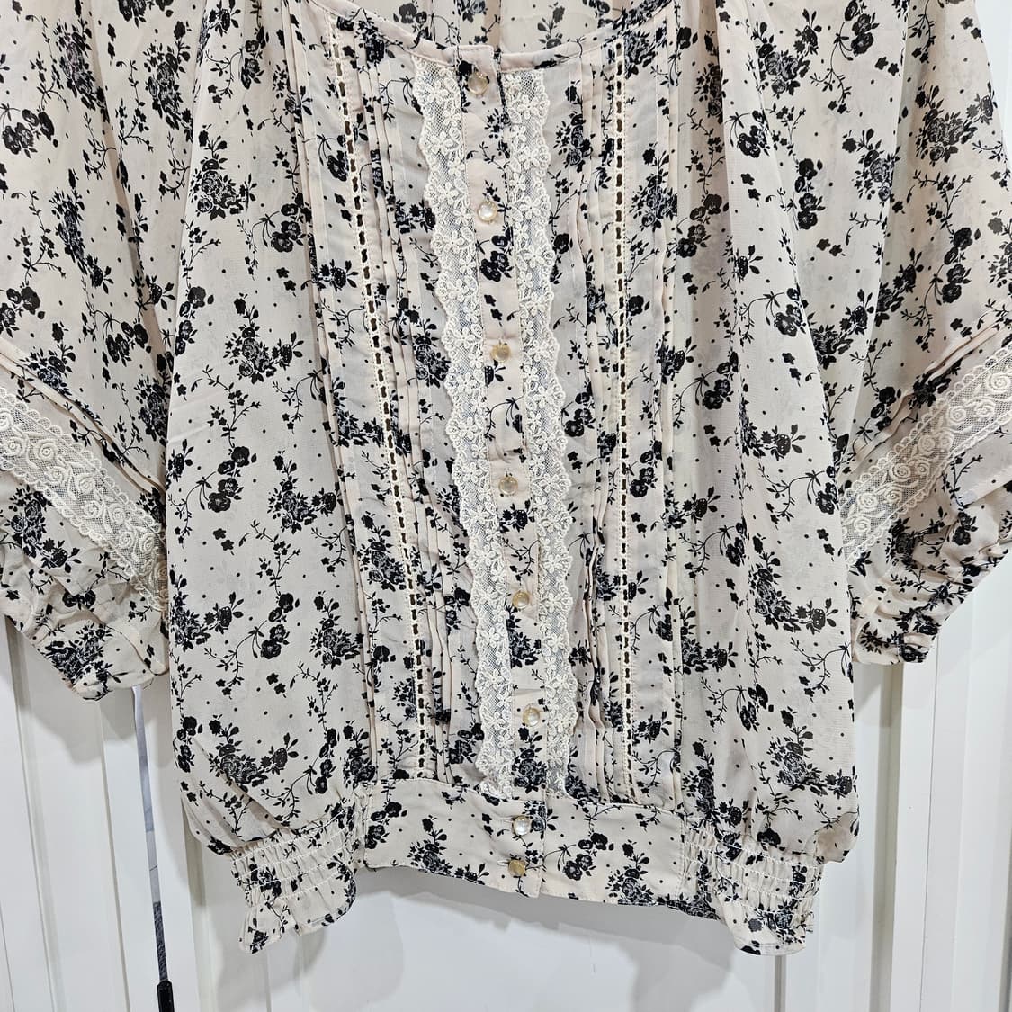 잔꽃무늬 레이스 블라우스 상품이미지3