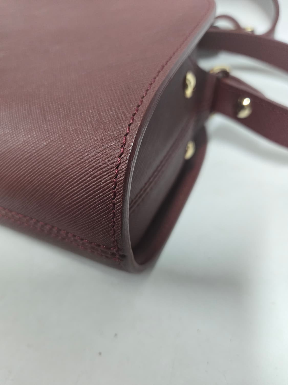 A.P.C. 하프문 크로스백 버건디 상품이미지5