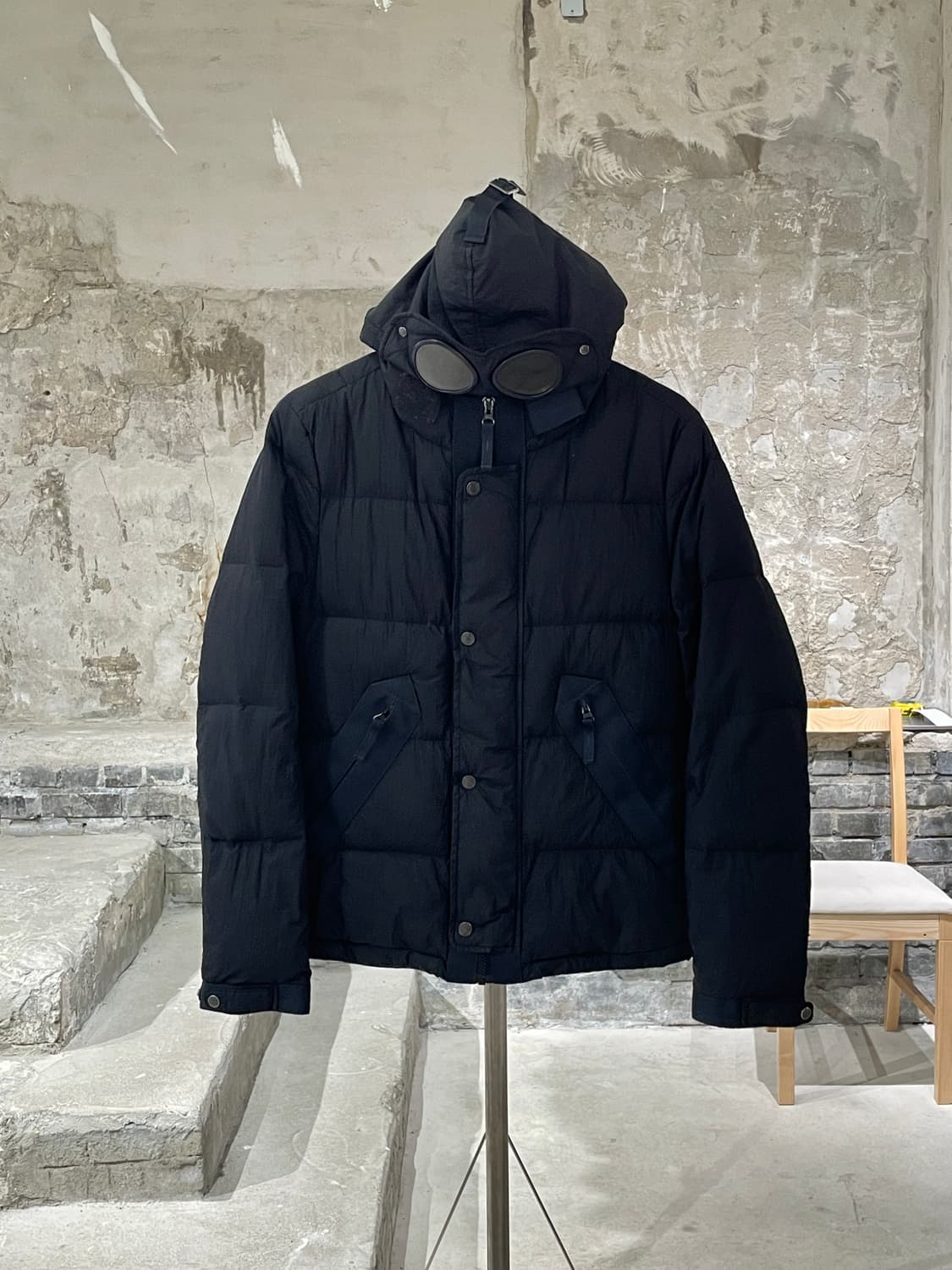 씨피컴퍼니 블랙 고글 다운 자켓 상품이미지1