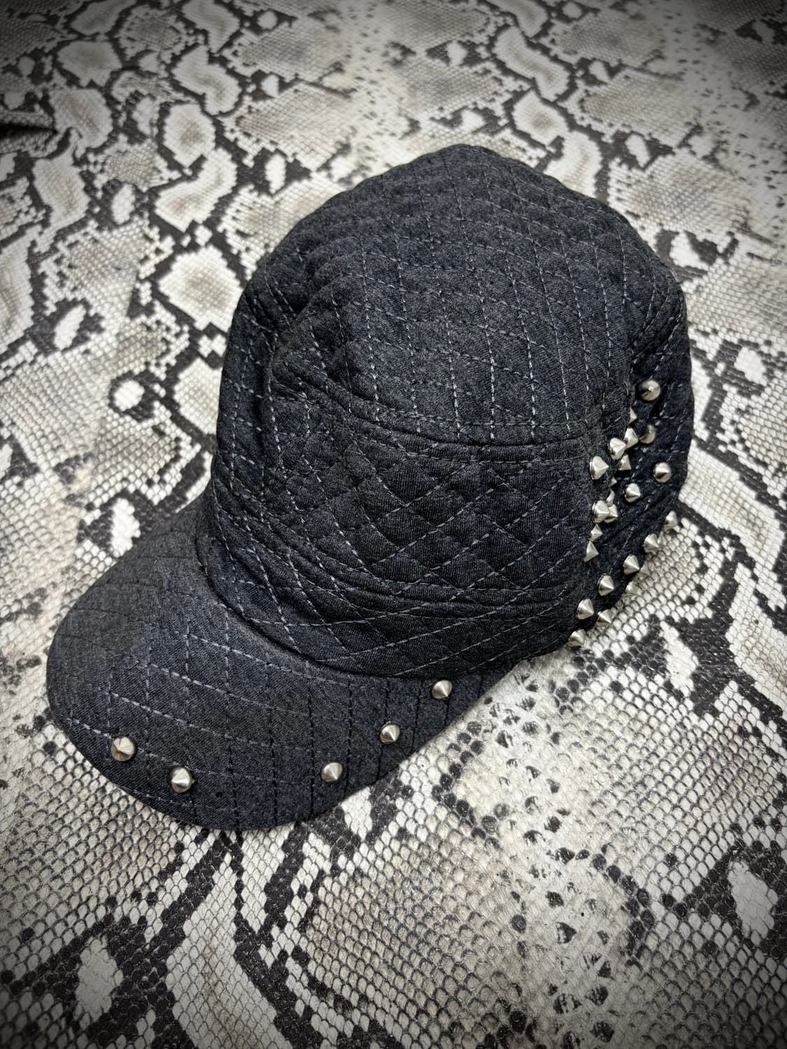 “Vintage” Grey Stitch Detail Stud Cap Si 상품이미지1