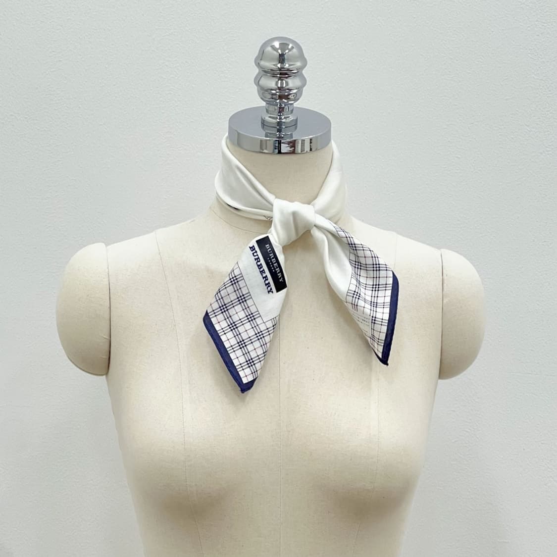 (새상품) burberry /버버리 쁘띠스카프 손수건 상품이미지9