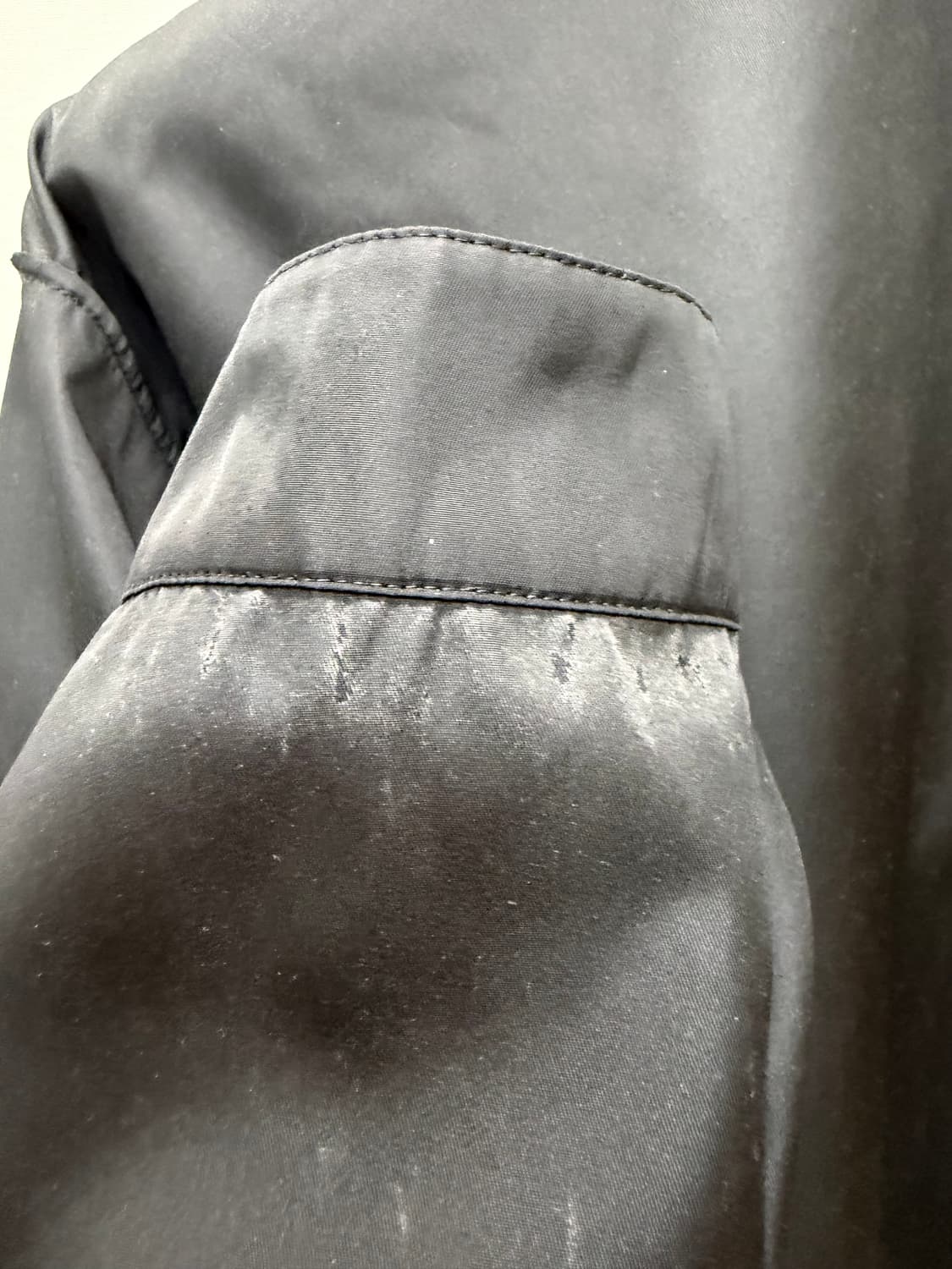 프라다 리나일론 삼각로고 셔츠 자켓 (110)  상품이미지9